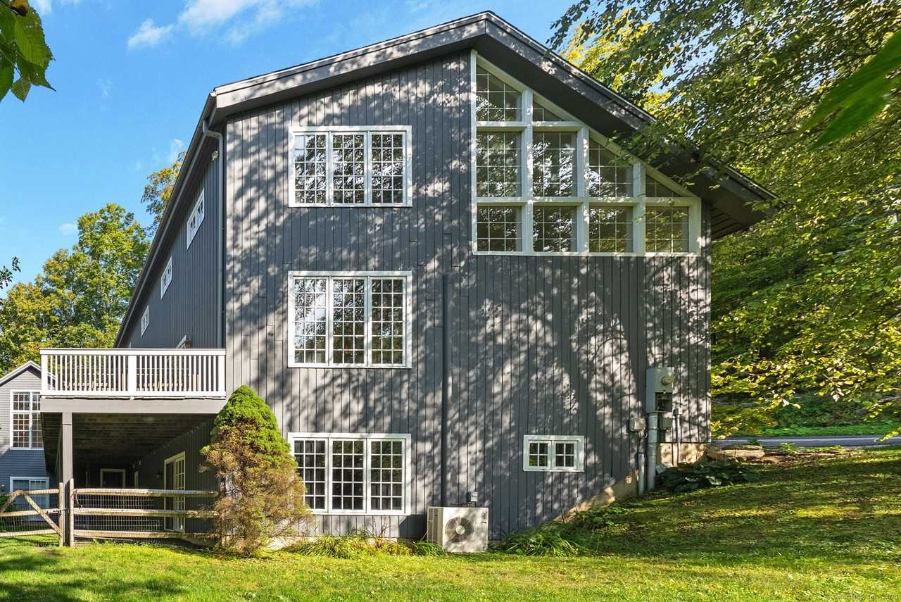 84 Gunn Hill Rd - Photo 4 of 40