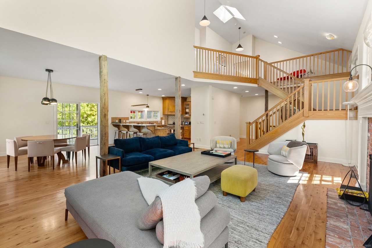 84 Gunn Hill Rd - Photo 7 of 40