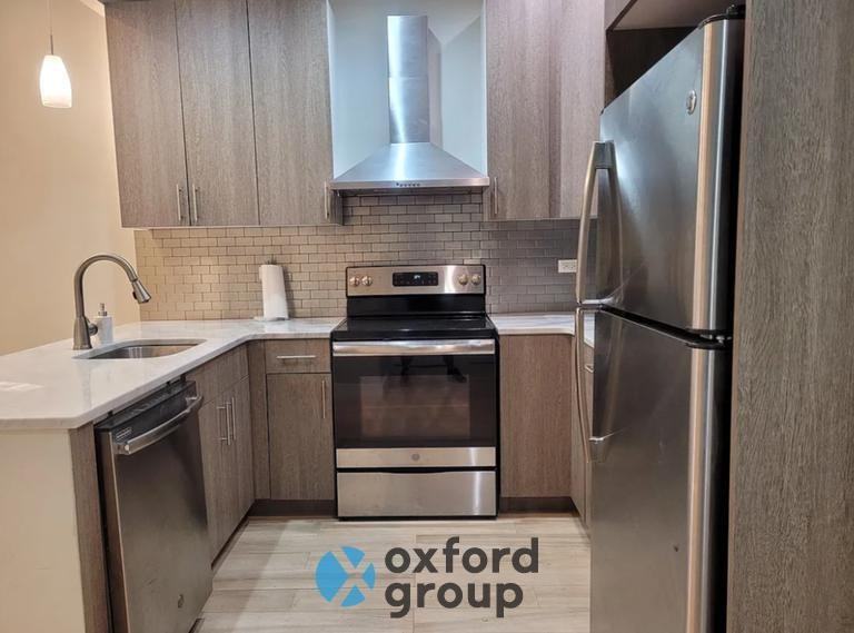 340 East 52nd Street - Photo 4 of 9