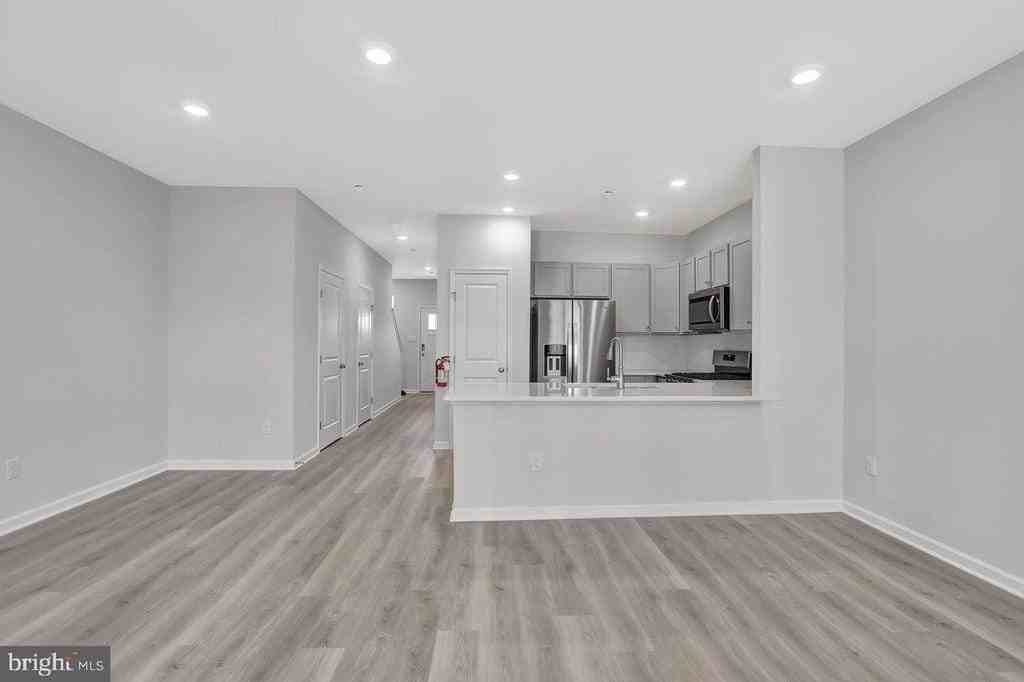 59 Alexander Way - Photo 3 of 19