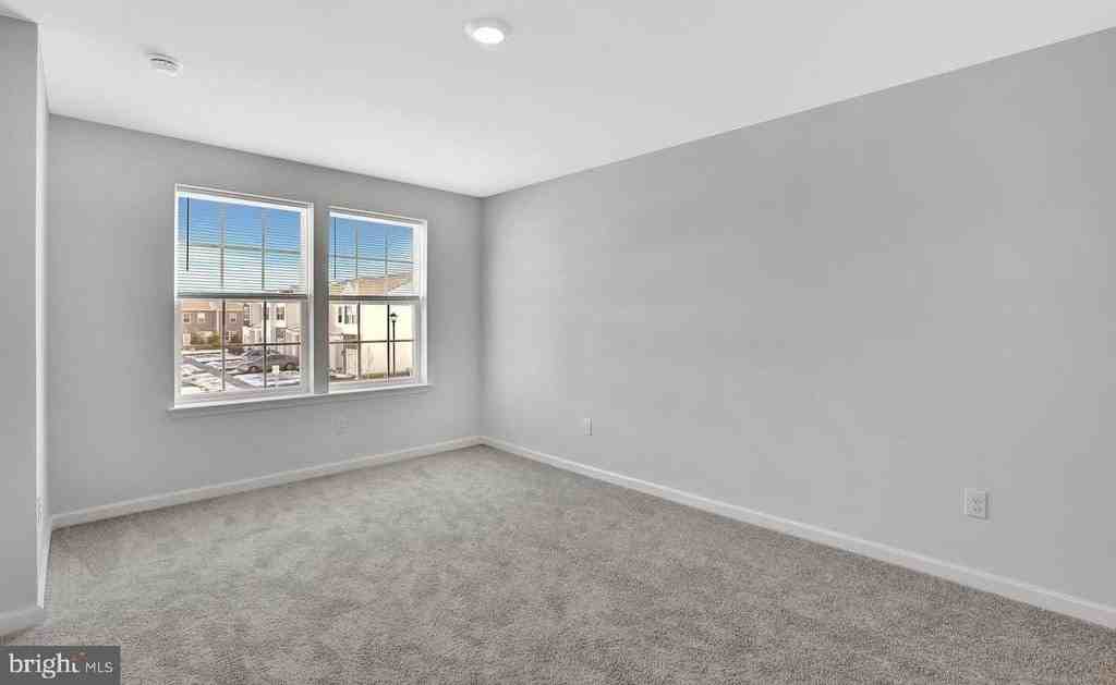 59 Alexander Way - Photo 7 of 19