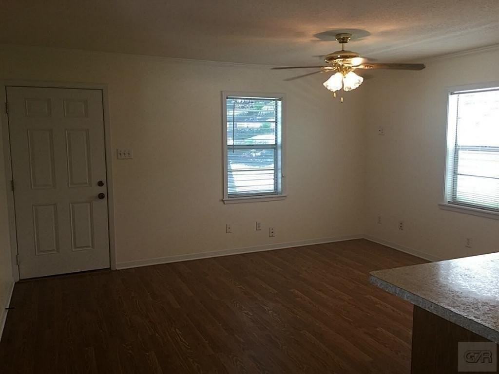 723 Winnie St - Photo 2 of 15