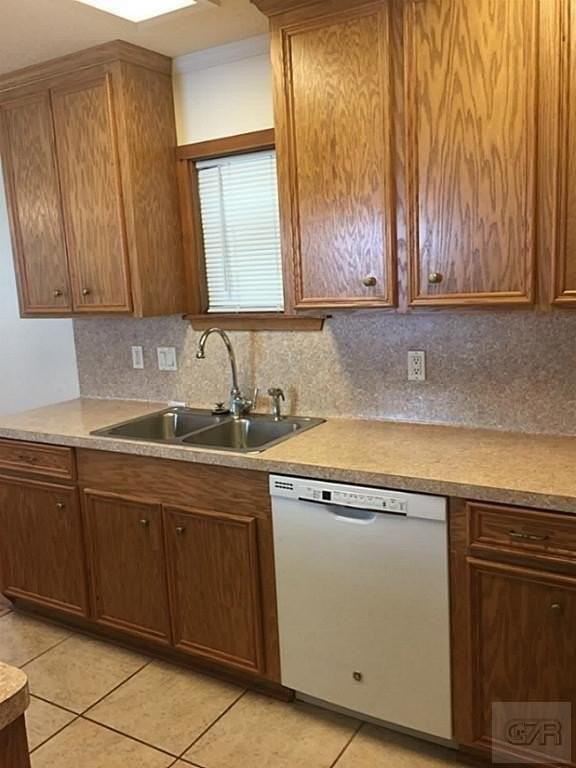 723 Winnie St - Photo 4 of 15