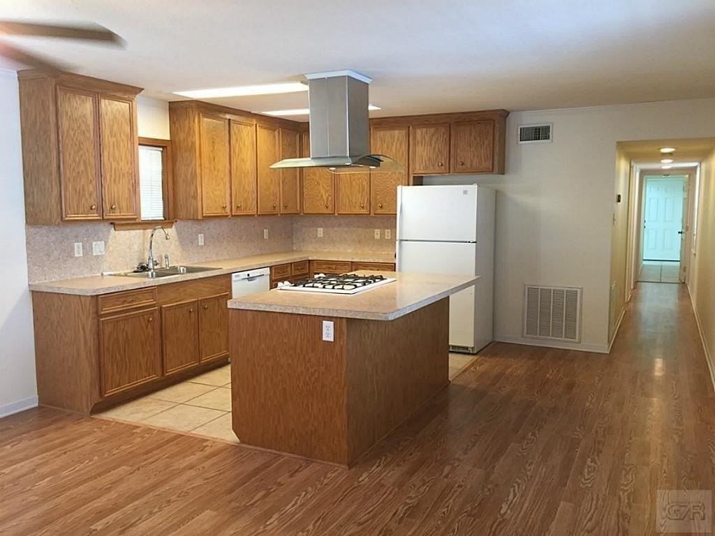 723 Winnie St - Photo 6 of 15