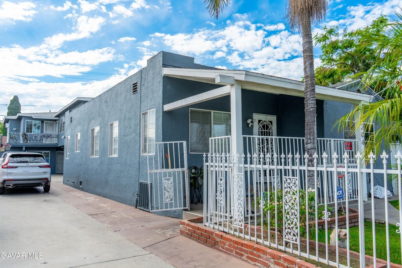 4204 East 53rd Street - Photo 3 of 3