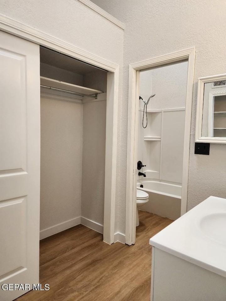 11300 Crater Lake Avenue - Photo 6 of 11