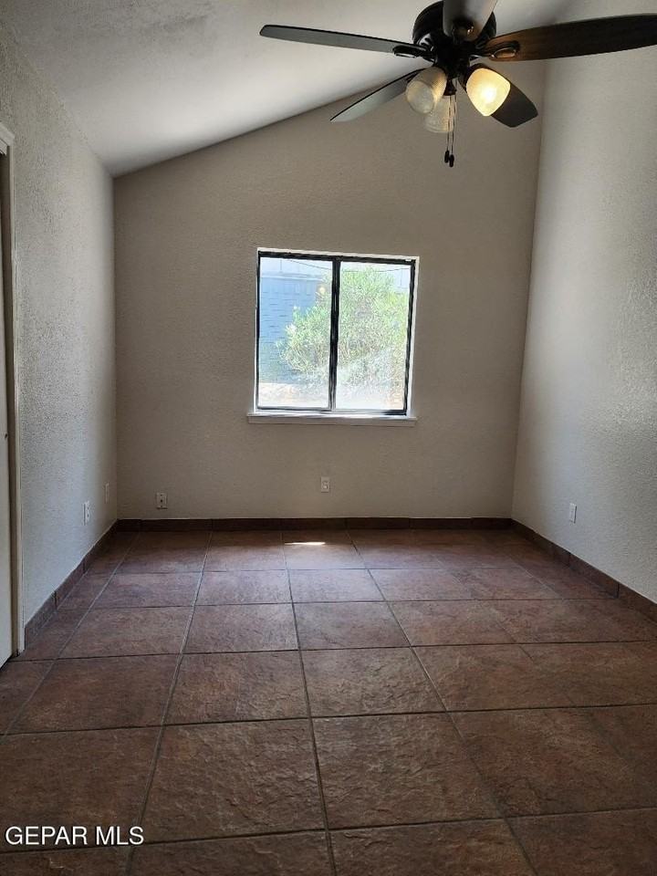 11300 Crater Lake Avenue - Photo 7 of 11