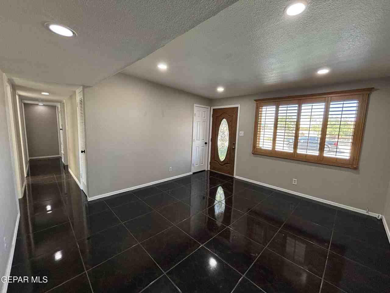 201 Romeria Drive - Photo 4 of 21