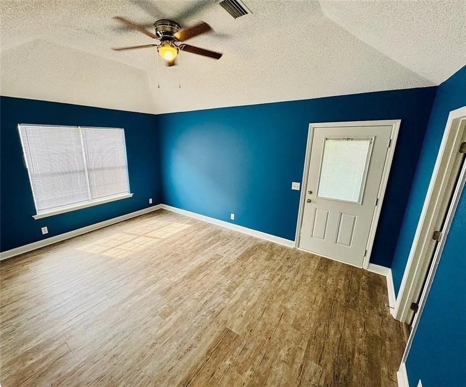 312 Maple St - Photo 4 of 13