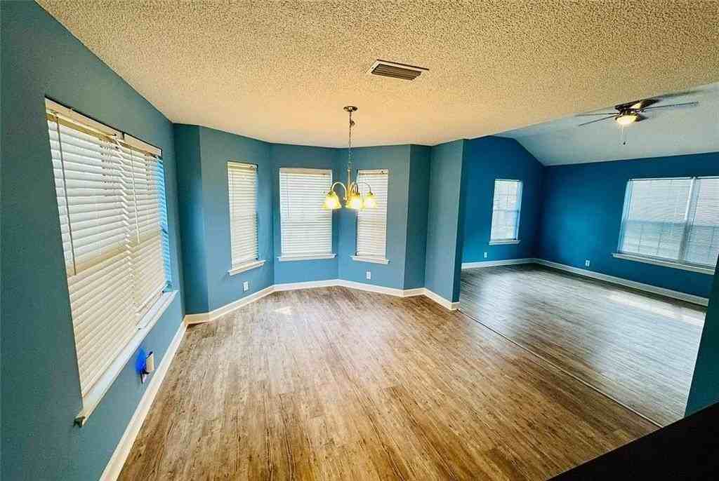 312 Maple St - Photo 5 of 13