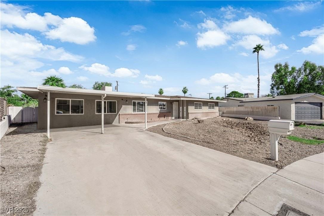 105 Woodley St - Photo 2 of 38