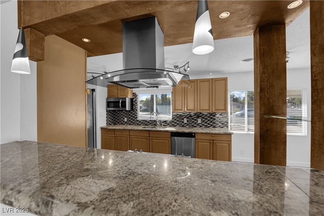 105 Woodley St - Photo 6 of 38