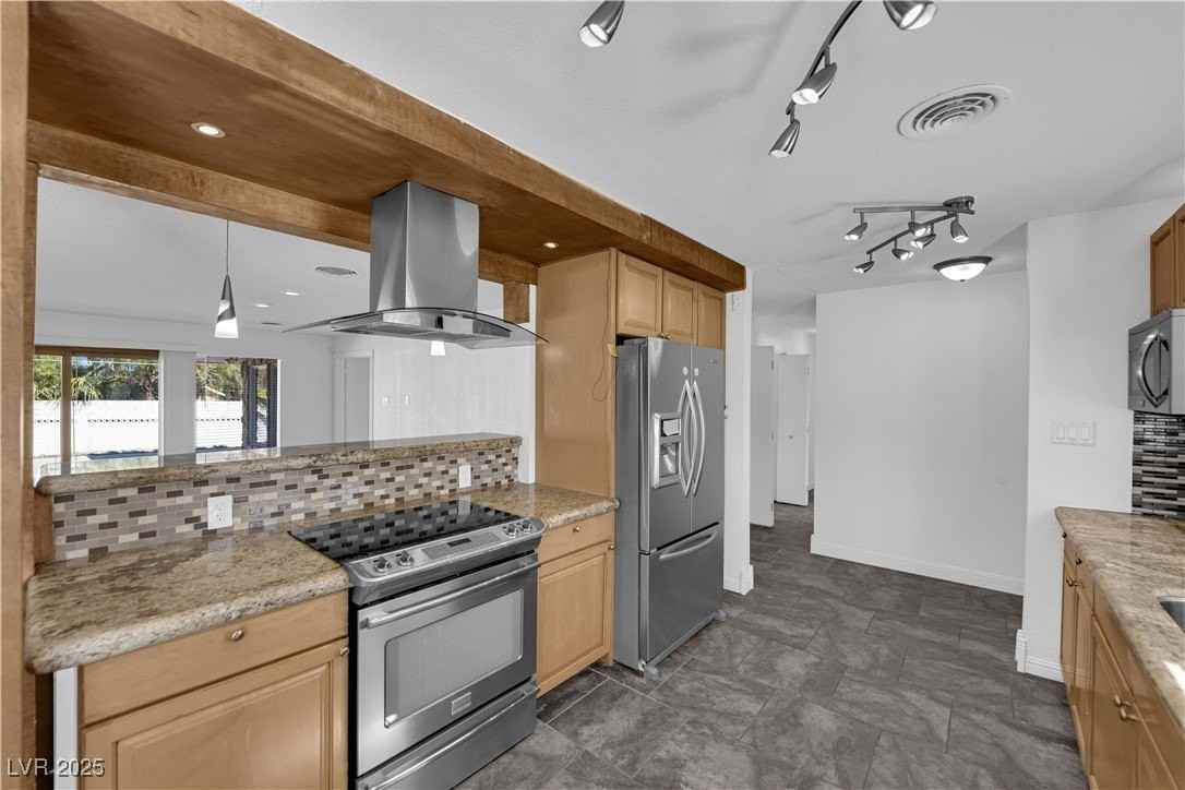 105 Woodley St - Photo 7 of 38