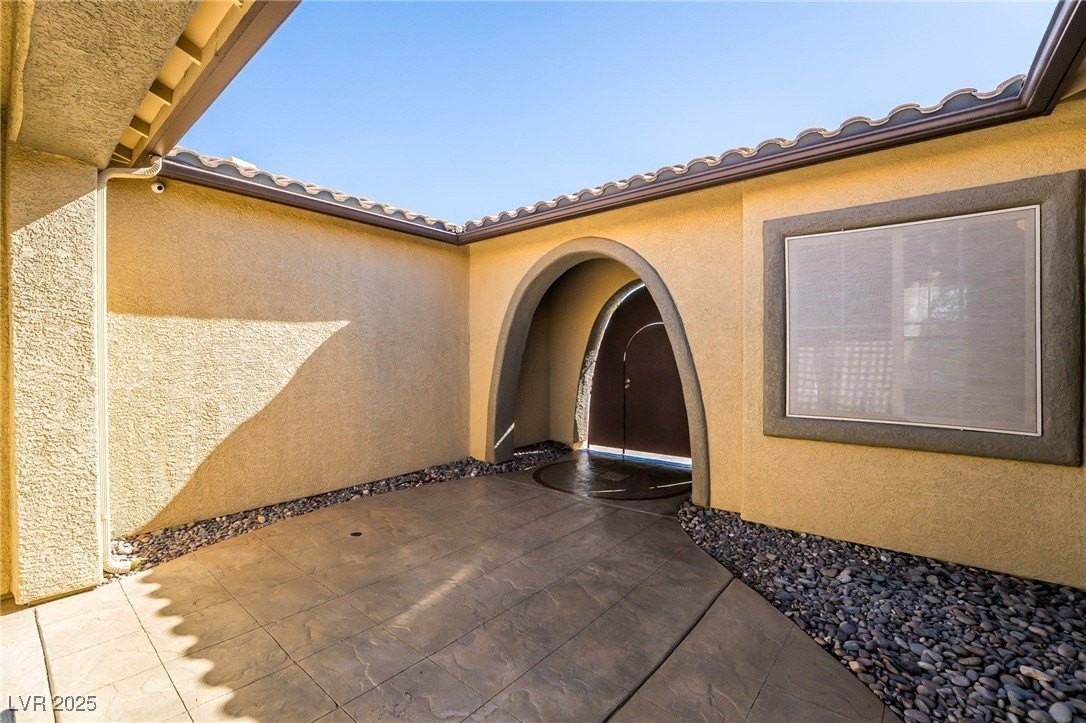 7232 Frontier Hills Ave - Photo 6 of 50