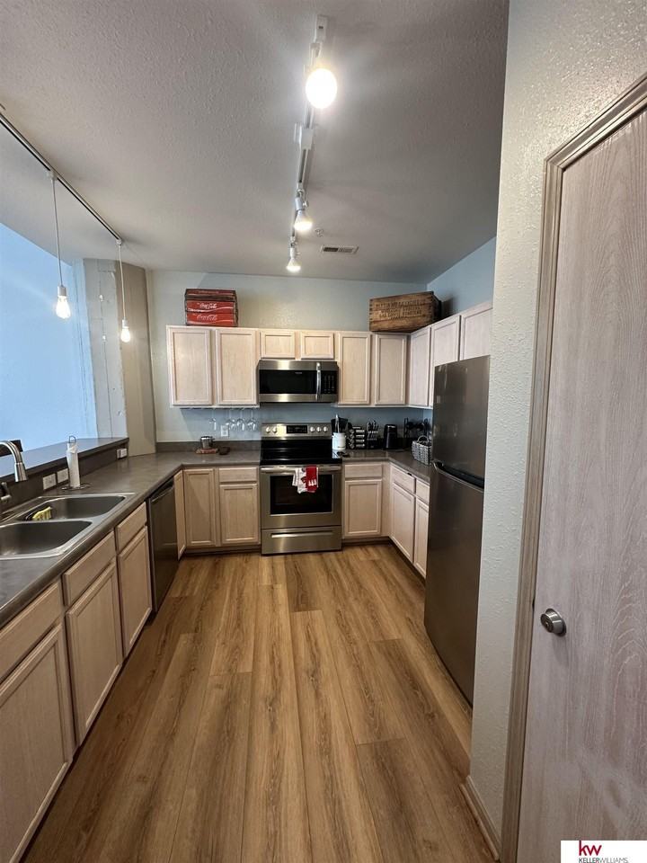 312 S 16th St #203 - Photo 6 of 11