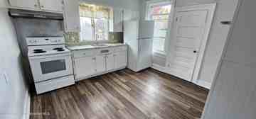 featured image of 123 Oak St #2ndFL