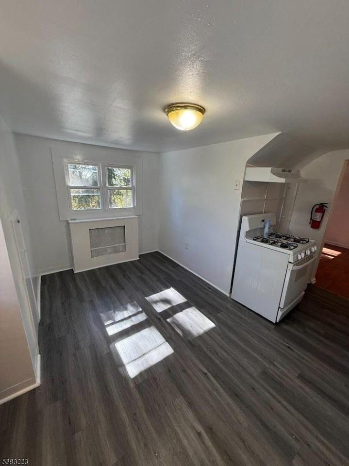 224 Westervelt Ave - Photo 3 of 9