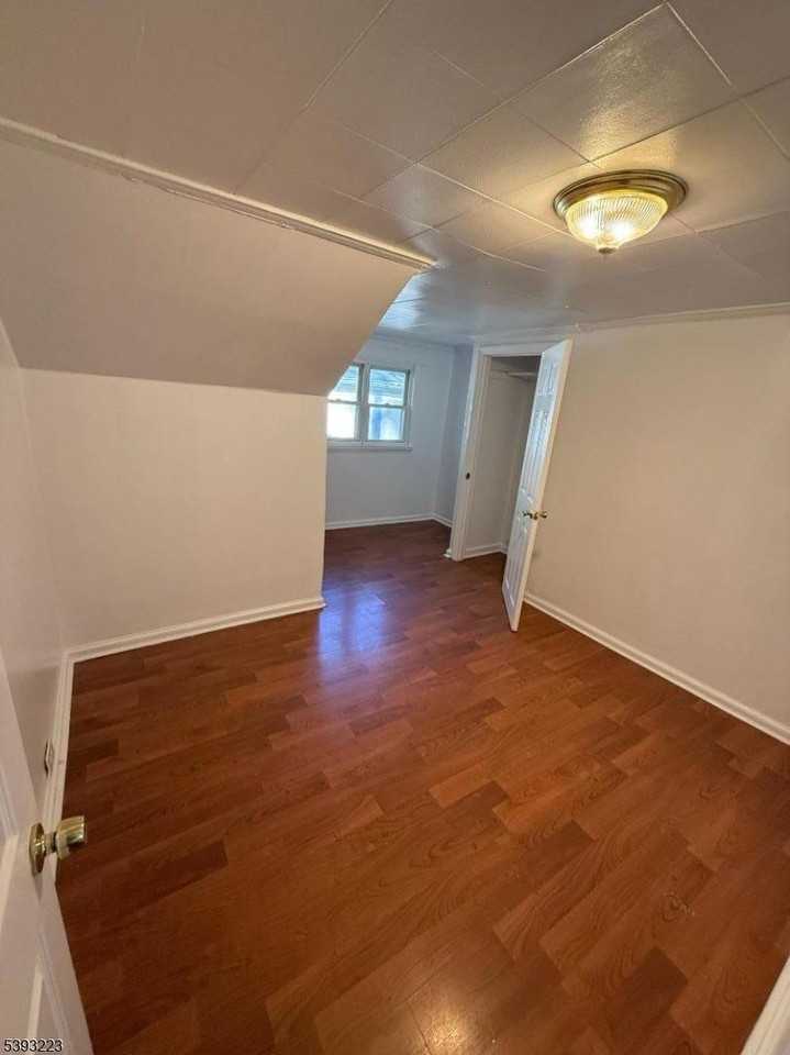 224 Westervelt Ave - Photo 4 of 9