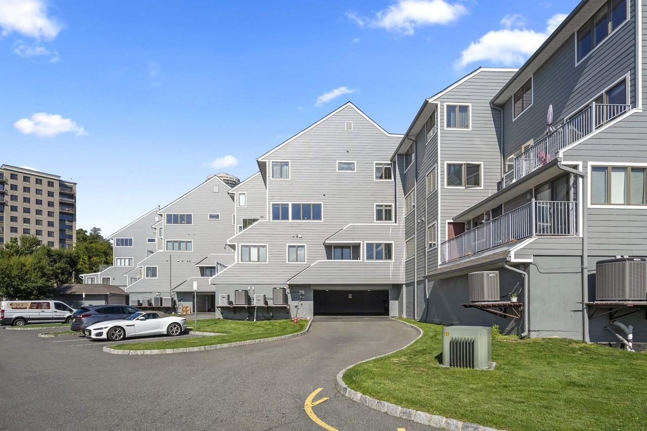 14a Riverview Circle #14A - Photo 2 of 38