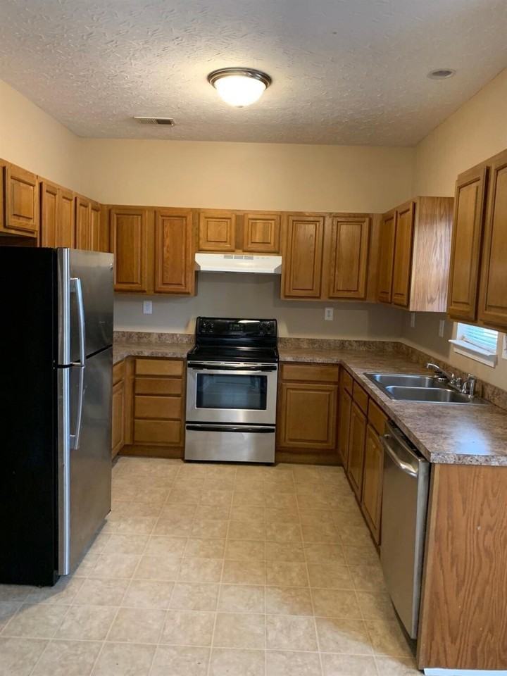 107 Erica Dr - Photo 4 of 20