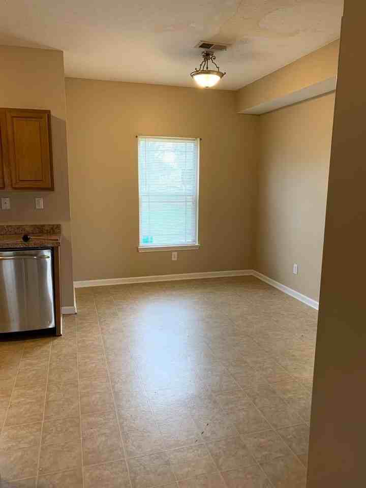 107 Erica Dr - Photo 6 of 20