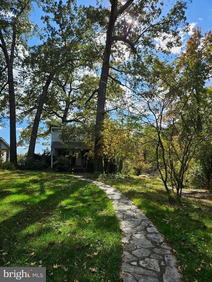 355 Sturtons Ln - Photo 5 of 39