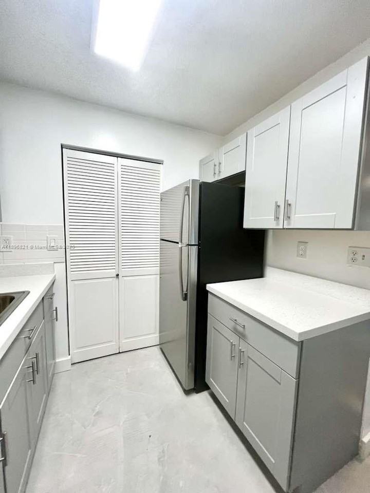 20730 Ne 4th Pl #106 - Photo 3 of 21