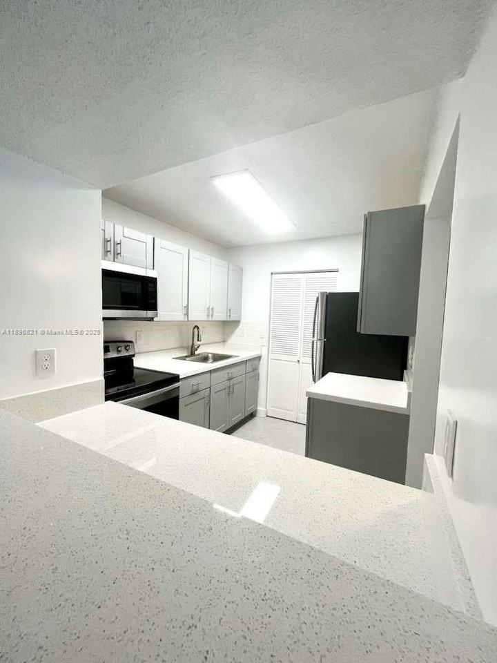 20730 Ne 4th Pl #106 - Photo 4 of 21