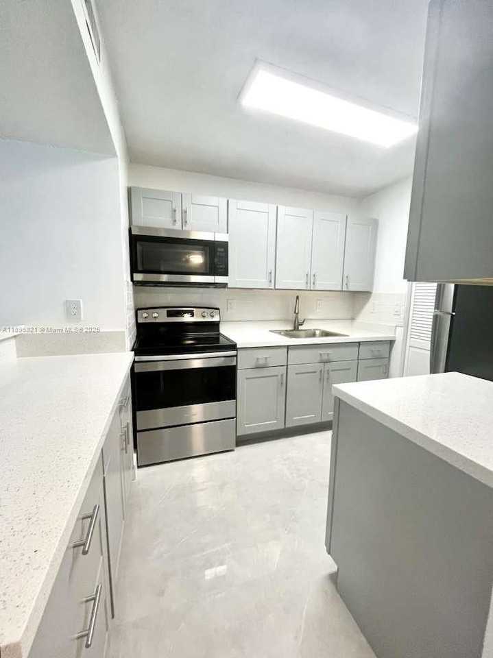 20730 Ne 4th Pl #106 - Photo 5 of 21