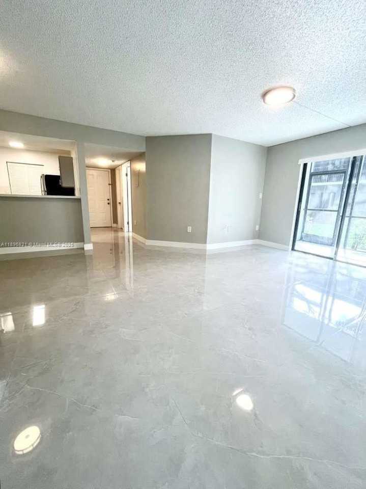 20730 Ne 4th Pl #106 - Photo 6 of 21