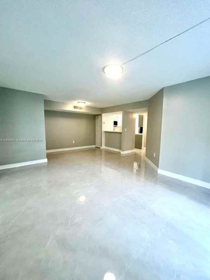 20730 Ne 4th Pl #106 - Photo 7 of 21