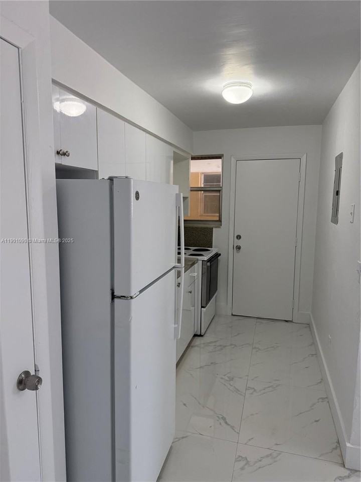 954 Sw 4th St #12 - Photo 2 of 8