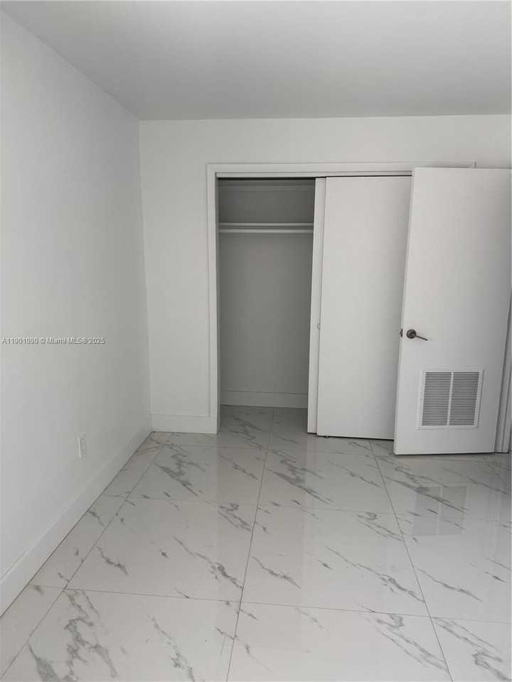 954 Sw 4th St #12 - Photo 4 of 8