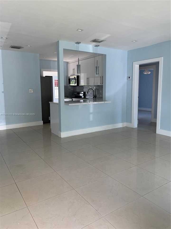 7331 Sw 16th St - Photo 2 of 26