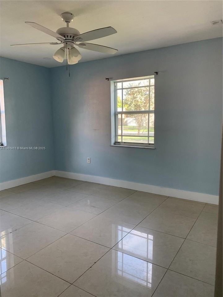 7331 Sw 16th St - Photo 3 of 26