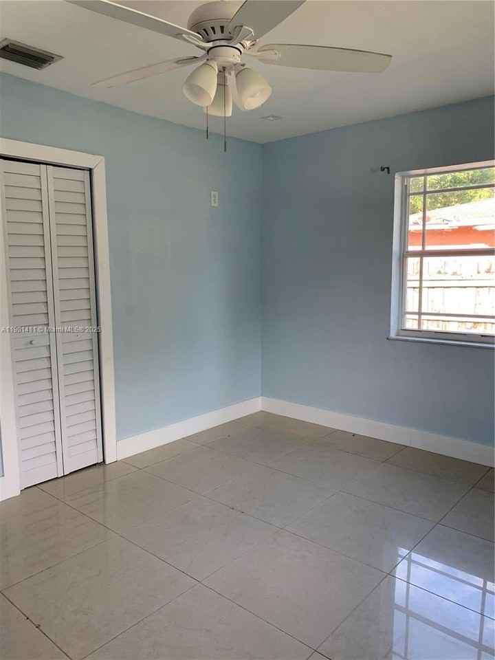 7331 Sw 16th St - Photo 4 of 26