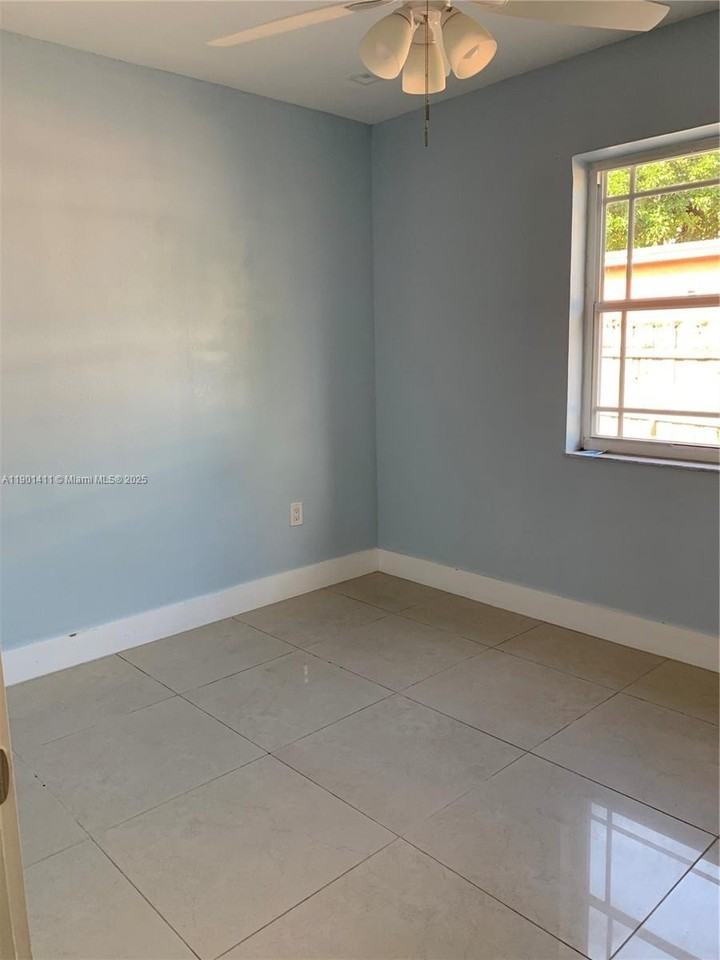 7331 Sw 16th St - Photo 5 of 26