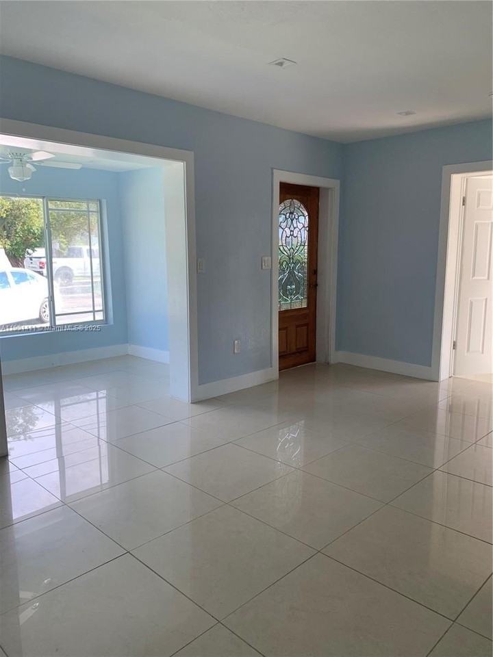 7331 Sw 16th St - Photo 7 of 26