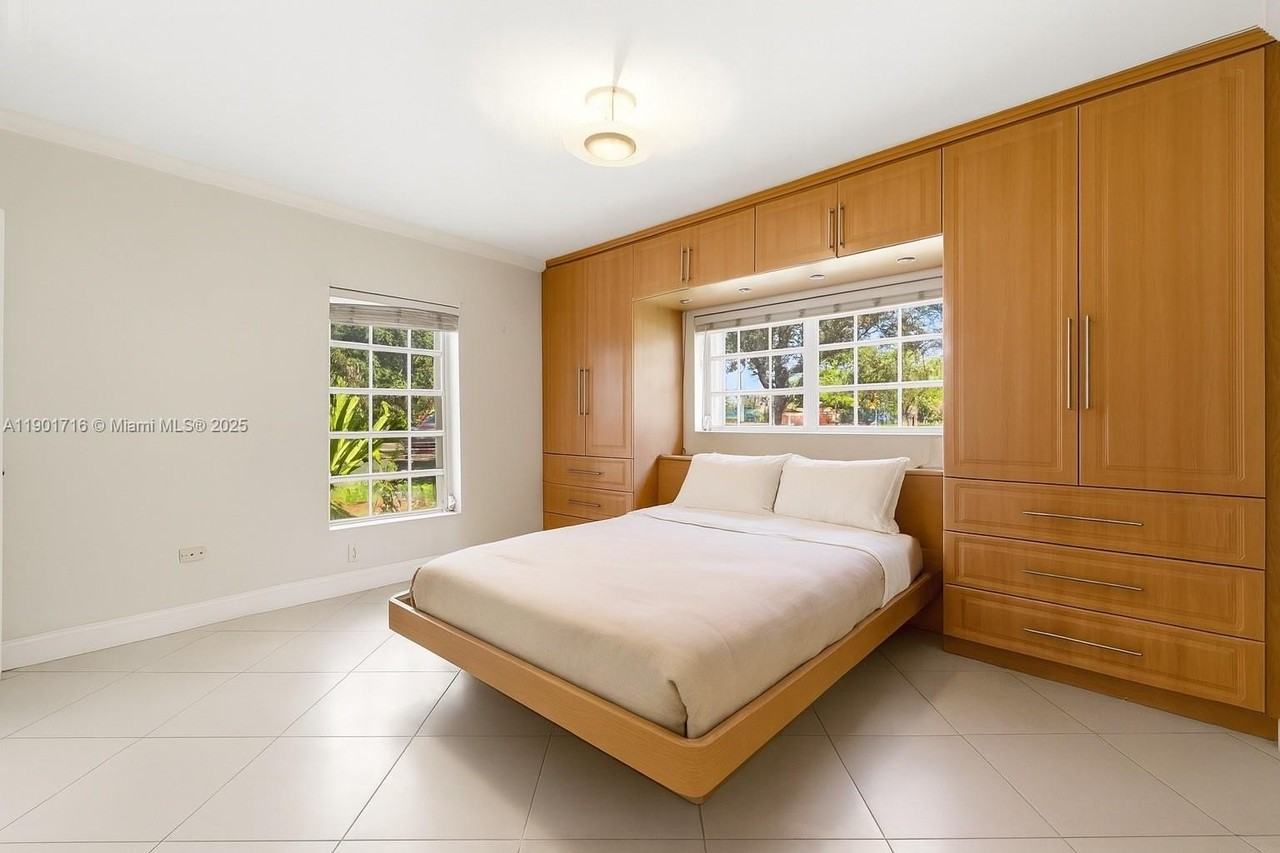 3300 Segovia St #B - Photo 6 of 11