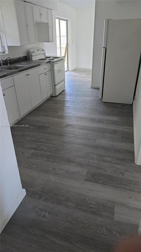 5167 Pat Place - Photo 6 of 17