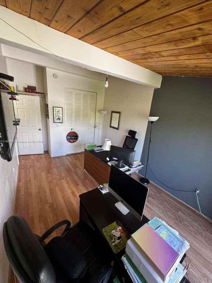 19416 Ne 26th Ave #111B - Photo 6 of 12