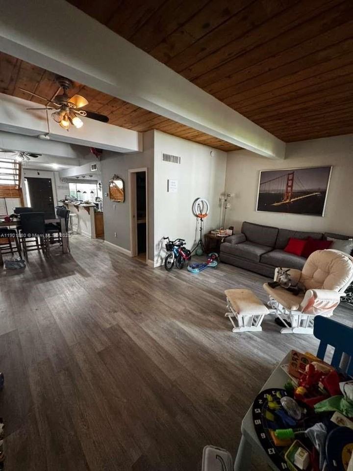 19416 Ne 26th Ave #111B - Photo 7 of 12