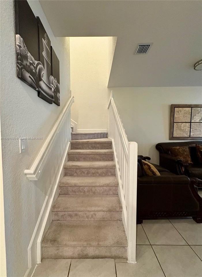 1020 Se 26th Ter - Photo 7 of 47