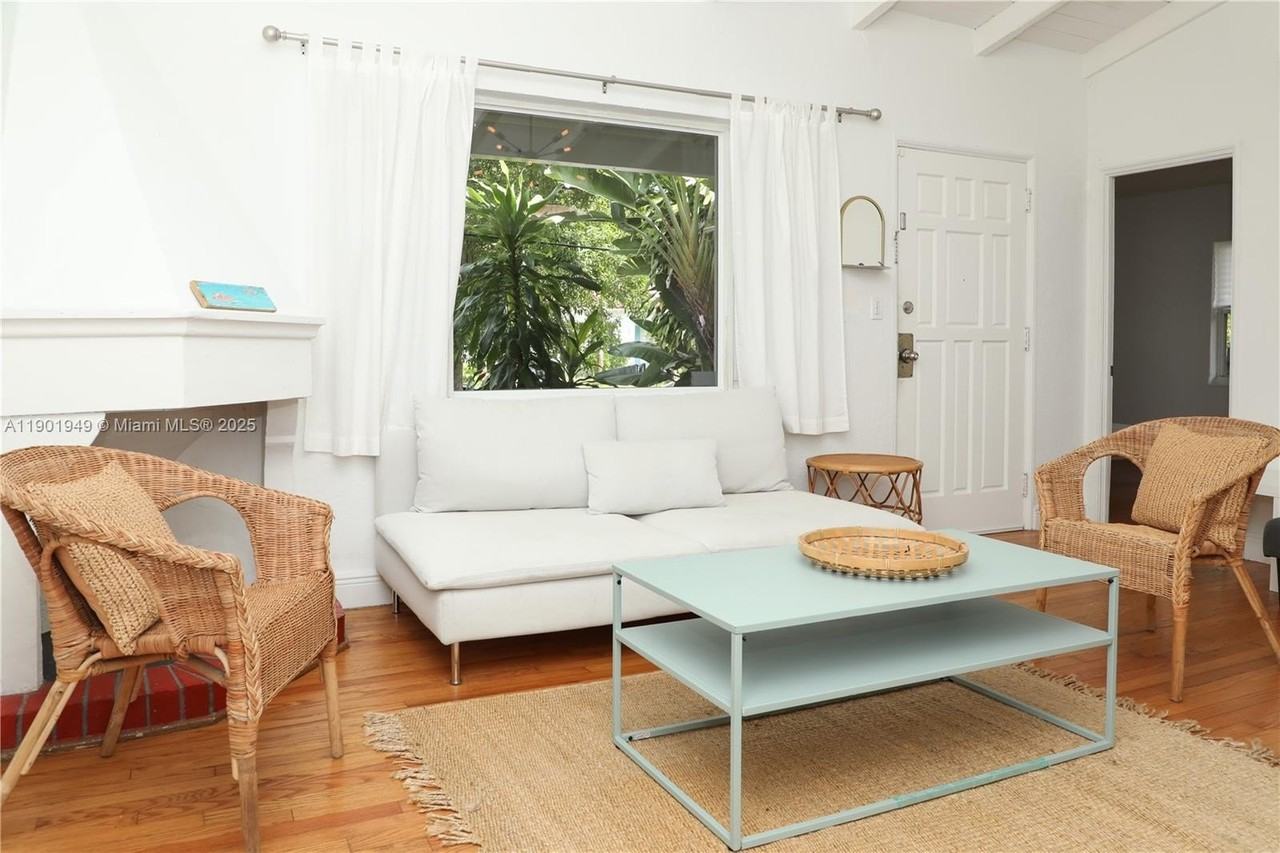 460 Ne 76th St - Photo 6 of 23