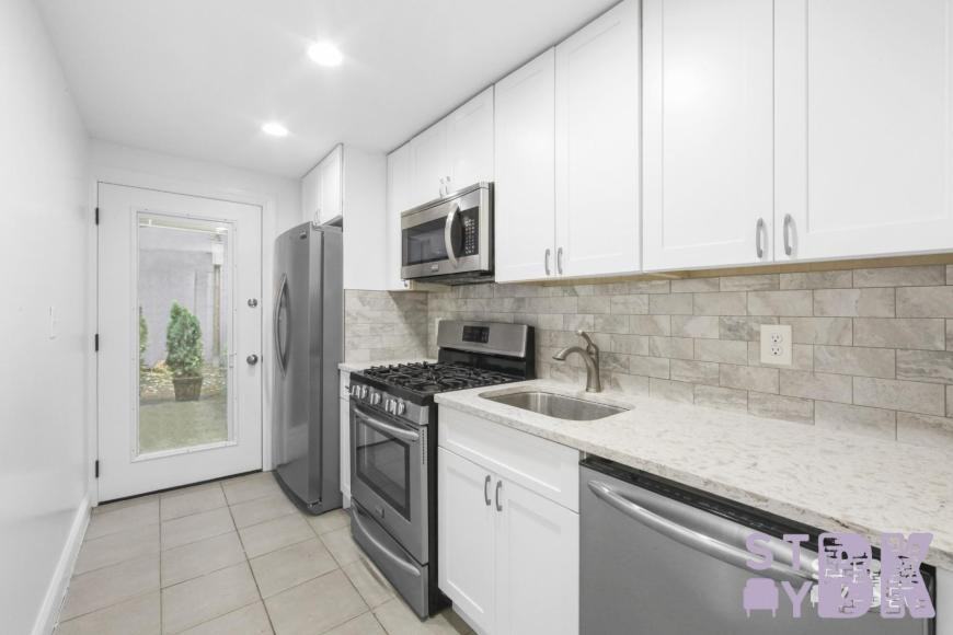 109 Albany Avenue - Photo 2 of 10