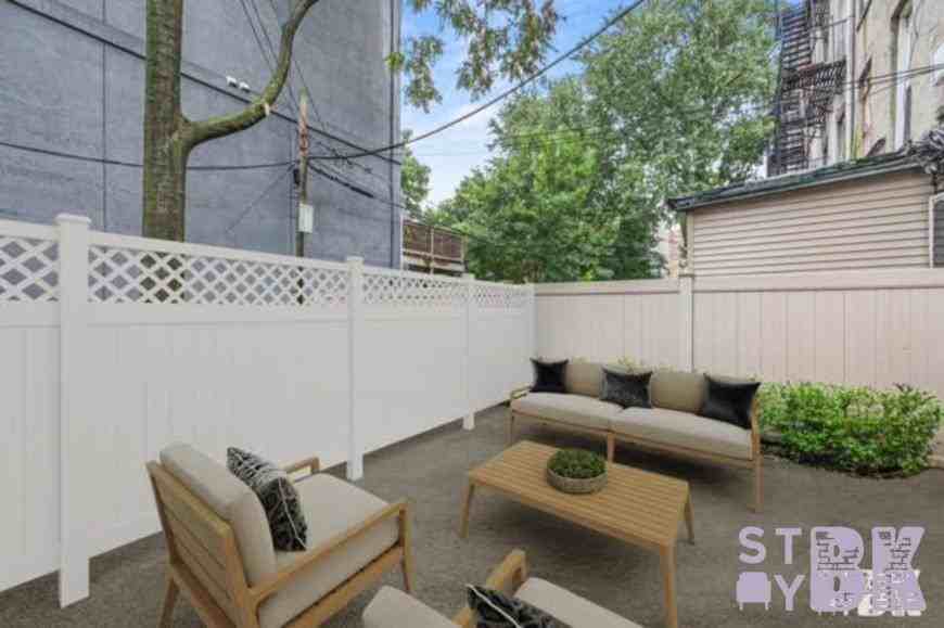 109 Albany Avenue - Photo 4 of 10