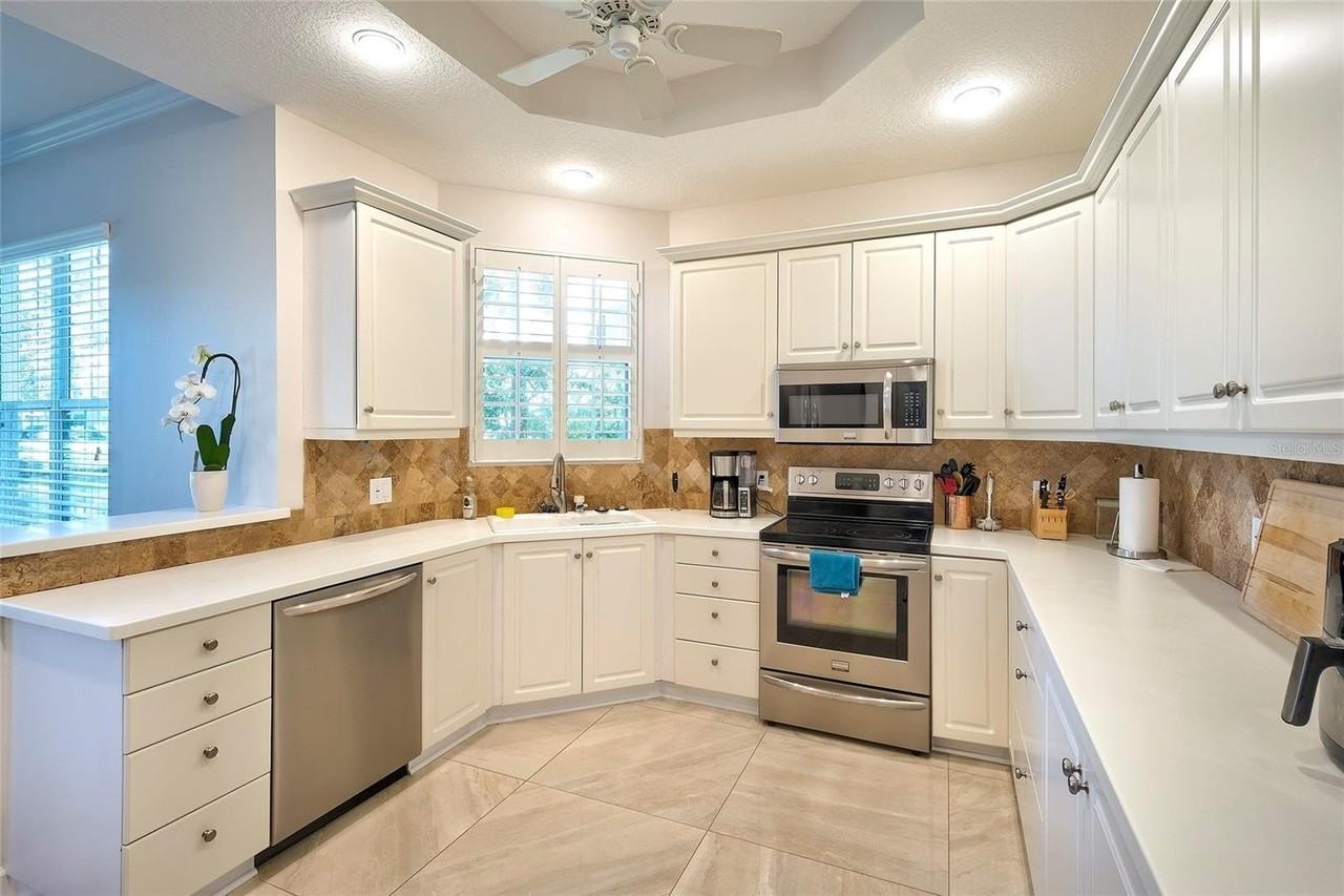 5264 Bouchard Cir #102 - Photo 4 of 32