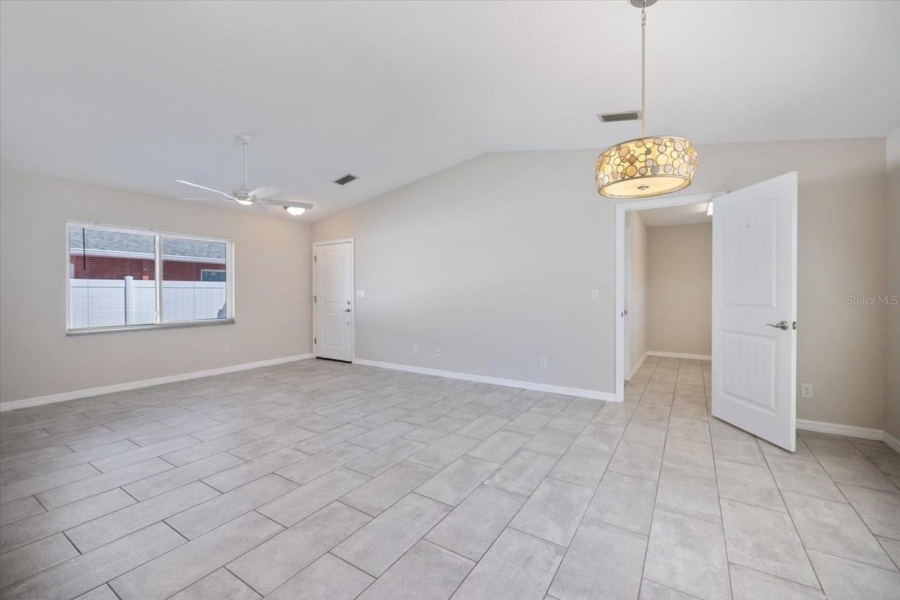 163 Pennsylvania Ave - Photo 3 of 43