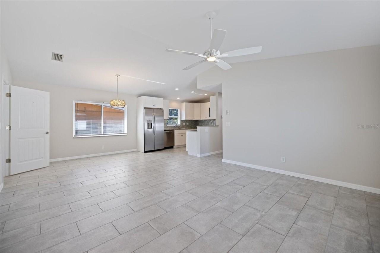 163 Pennsylvania Ave - Photo 5 of 43