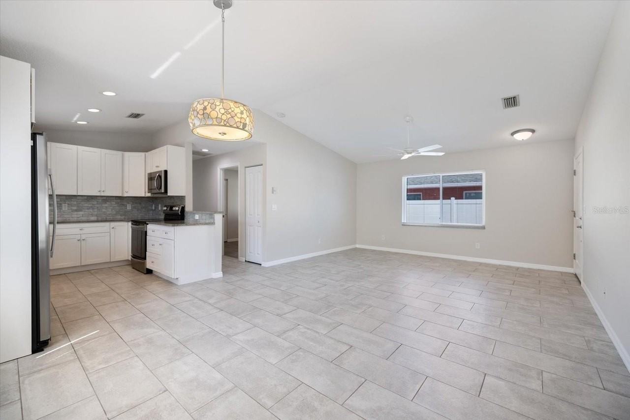 163 Pennsylvania Ave - Photo 7 of 43